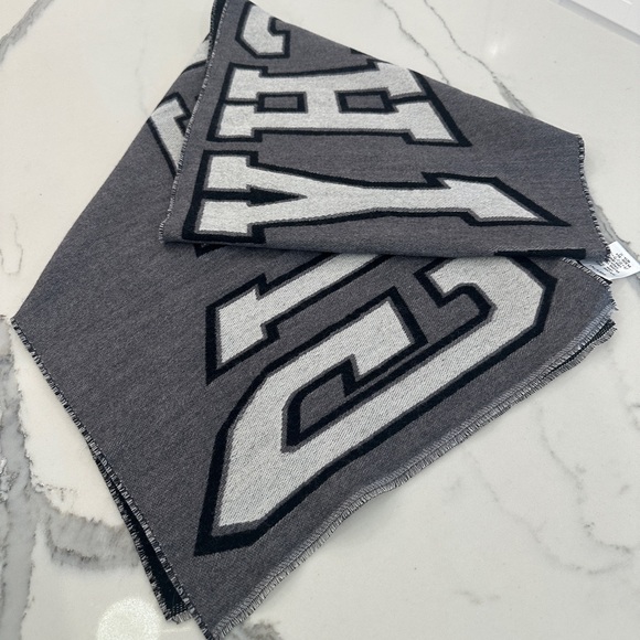 Givenchy College Logo Wool Scarf - Picture 4 of 5